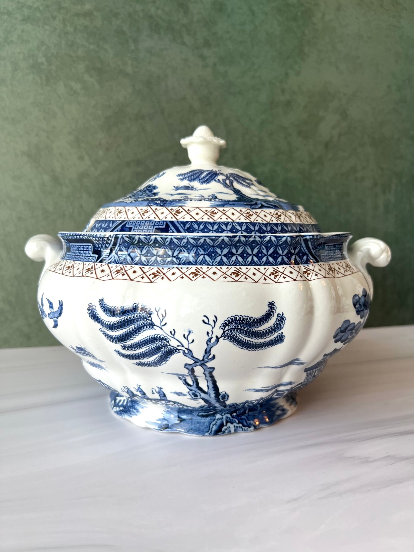 Vintage Booths “Real Old Willow” Covered Tureen – English Blue & White Transferware