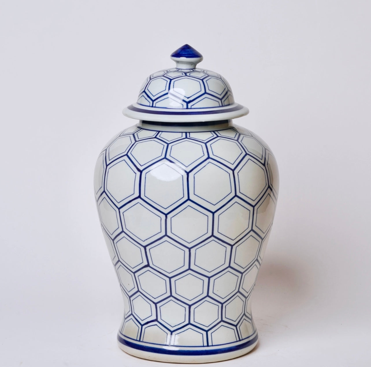 Blue and white porcelain ginger jar with lattice pattern