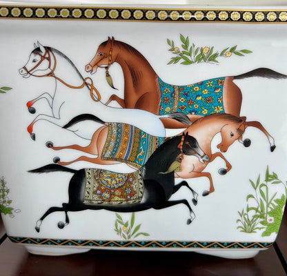 Chinois Stampede Cachepot