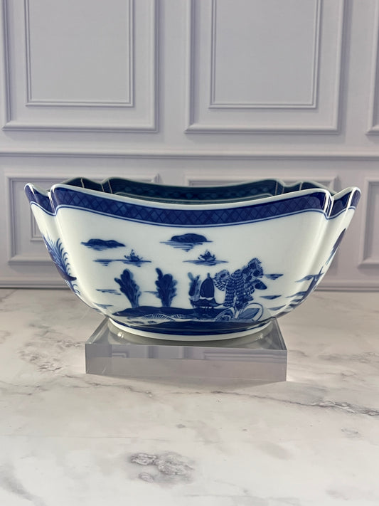 Mottahedeh Blue Canton large square bowl in blue and white porcelain.