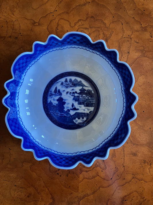 Mottahedeh Blue Canton Scalloped Porcelain Bowl 9.75” Blue & White Chinese Export Style