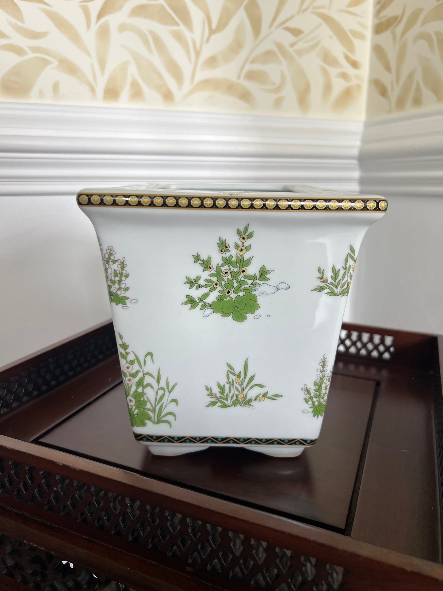 Chinois Stampede Cachepot